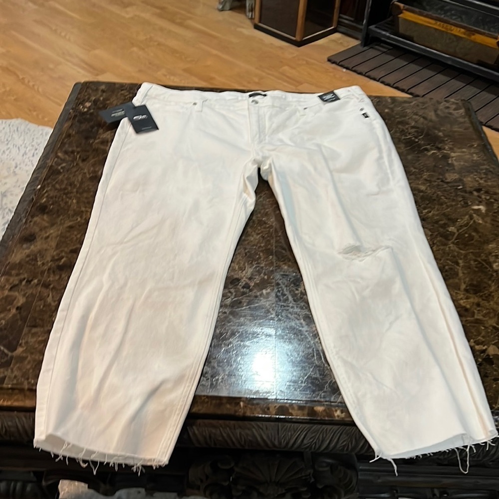 Nwt silver white  jeans size 24W raw hem.  A272